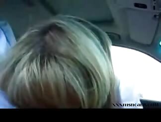 This amateur cougar blond sucks a man in a car 