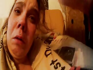 SarahSlut gets wakeup cumshot 