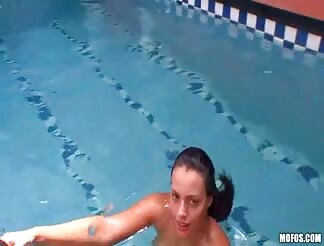 gigantic ravishing butt in action 