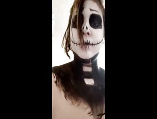 Makeup slut masturbates with her dildo