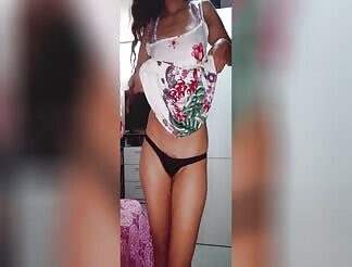 Anita bonita haciendo ejercicio desnuda