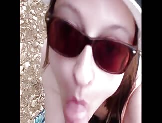 Viens gouter ma queue dans le parc - Ejac faciale