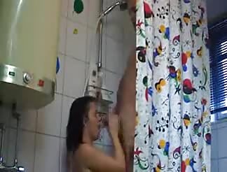 Amateur lady pounded under shower 